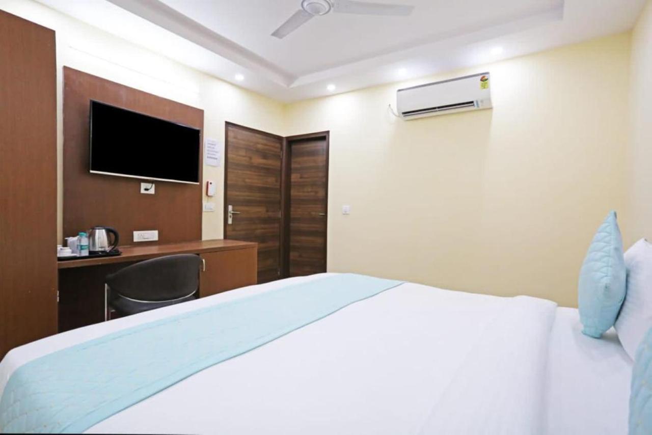 Hotel Mannat Bhera Enclave Ню Делхи Екстериор снимка