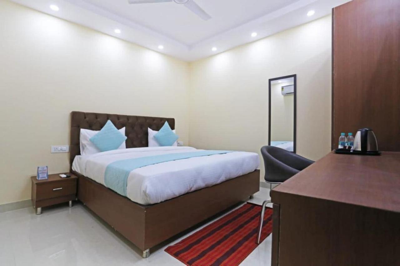 Hotel Mannat Bhera Enclave Ню Делхи Екстериор снимка