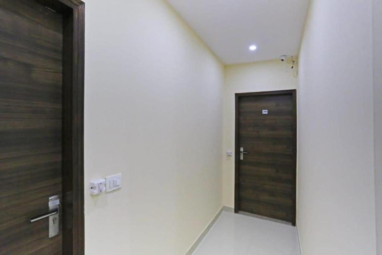 Hotel Mannat Bhera Enclave Ню Делхи Екстериор снимка